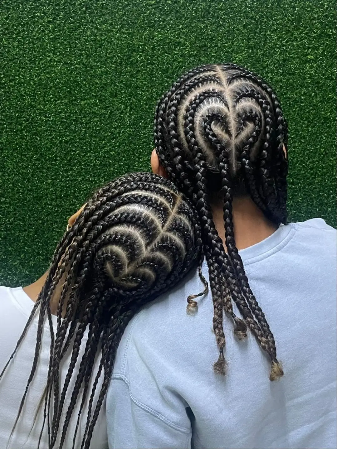 Trenzas con diseño de corazón por BraidsLaRosa