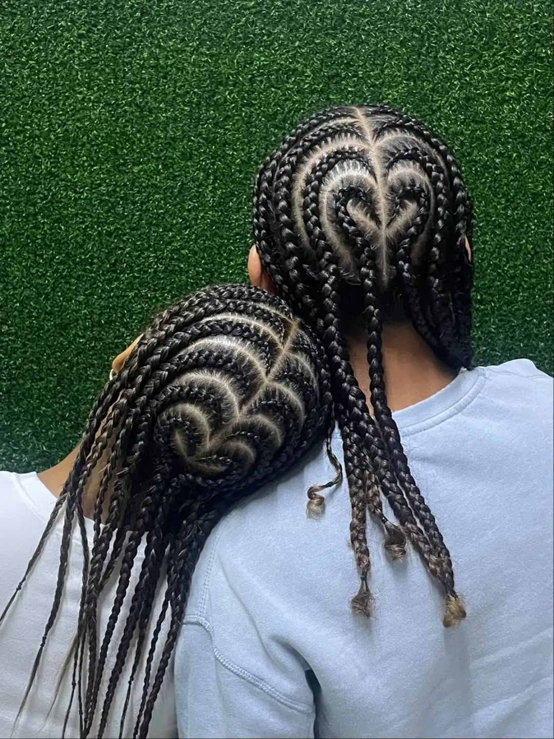 Trenzas con diseño de corazón por BraidsLaRosa